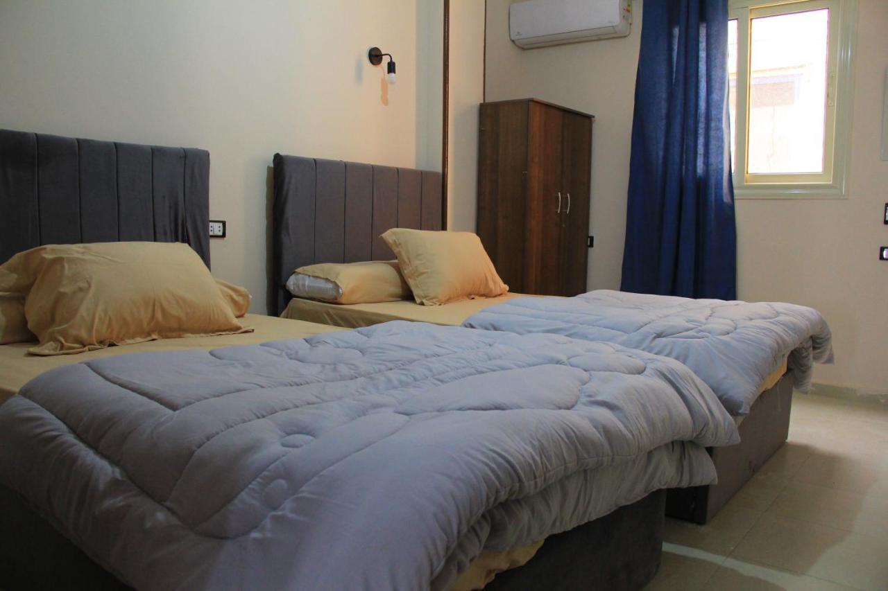 Pyramids Road Guest House Cozy Rooms And Rooftop Breakfast With The Pyramids View Nazlet el-Sîsi Zewnętrze zdjęcie