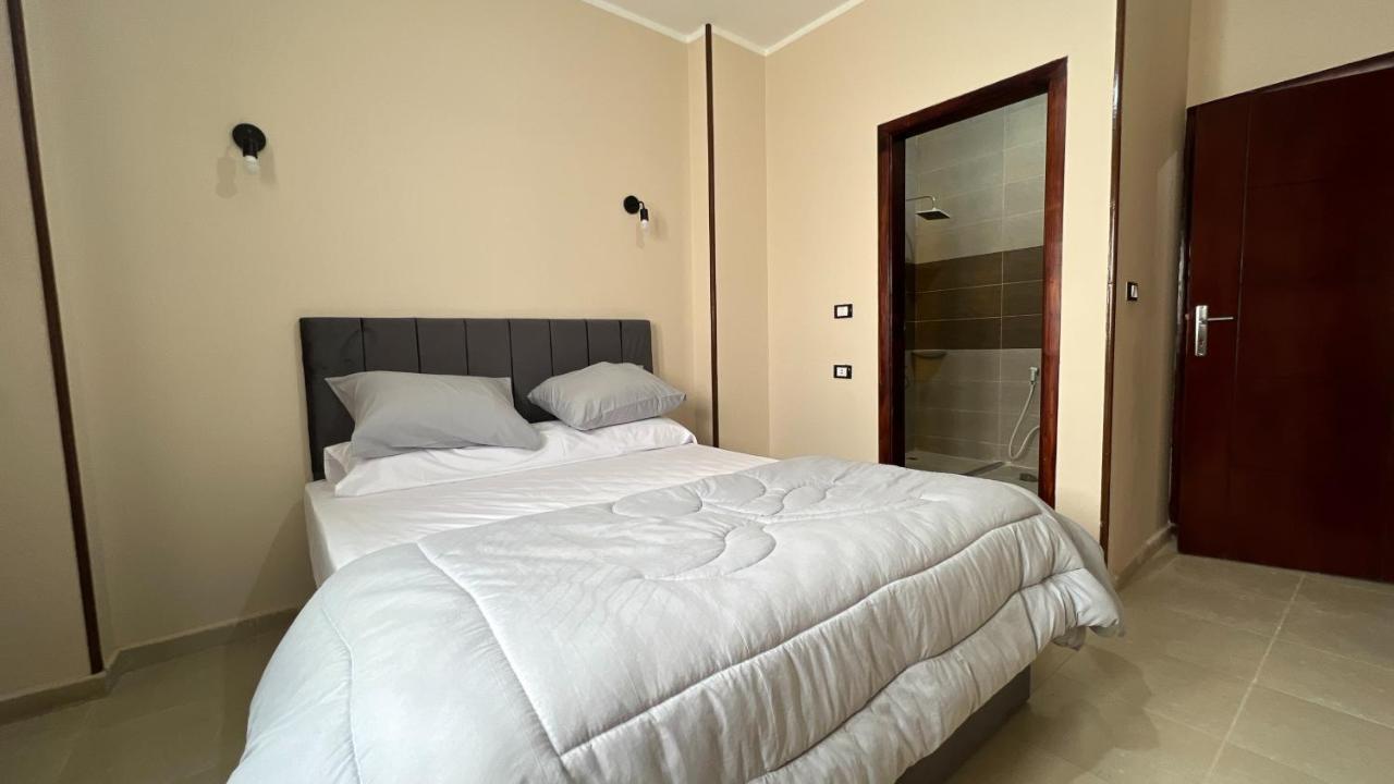 Pyramids Road Guest House Cozy Rooms And Rooftop Breakfast With The Pyramids View Nazlet el-Sîsi Zewnętrze zdjęcie