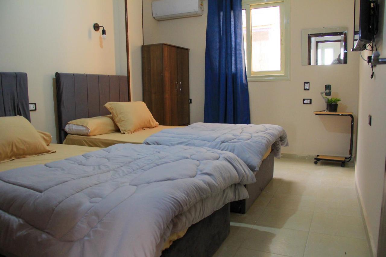 Pyramids Road Guest House Cozy Rooms And Rooftop Breakfast With The Pyramids View Nazlet el-Sîsi Zewnętrze zdjęcie