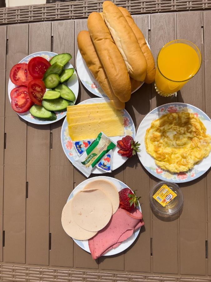 Pyramids Road Guest House Cozy Rooms And Rooftop Breakfast With The Pyramids View Nazlet el-Sîsi Zewnętrze zdjęcie