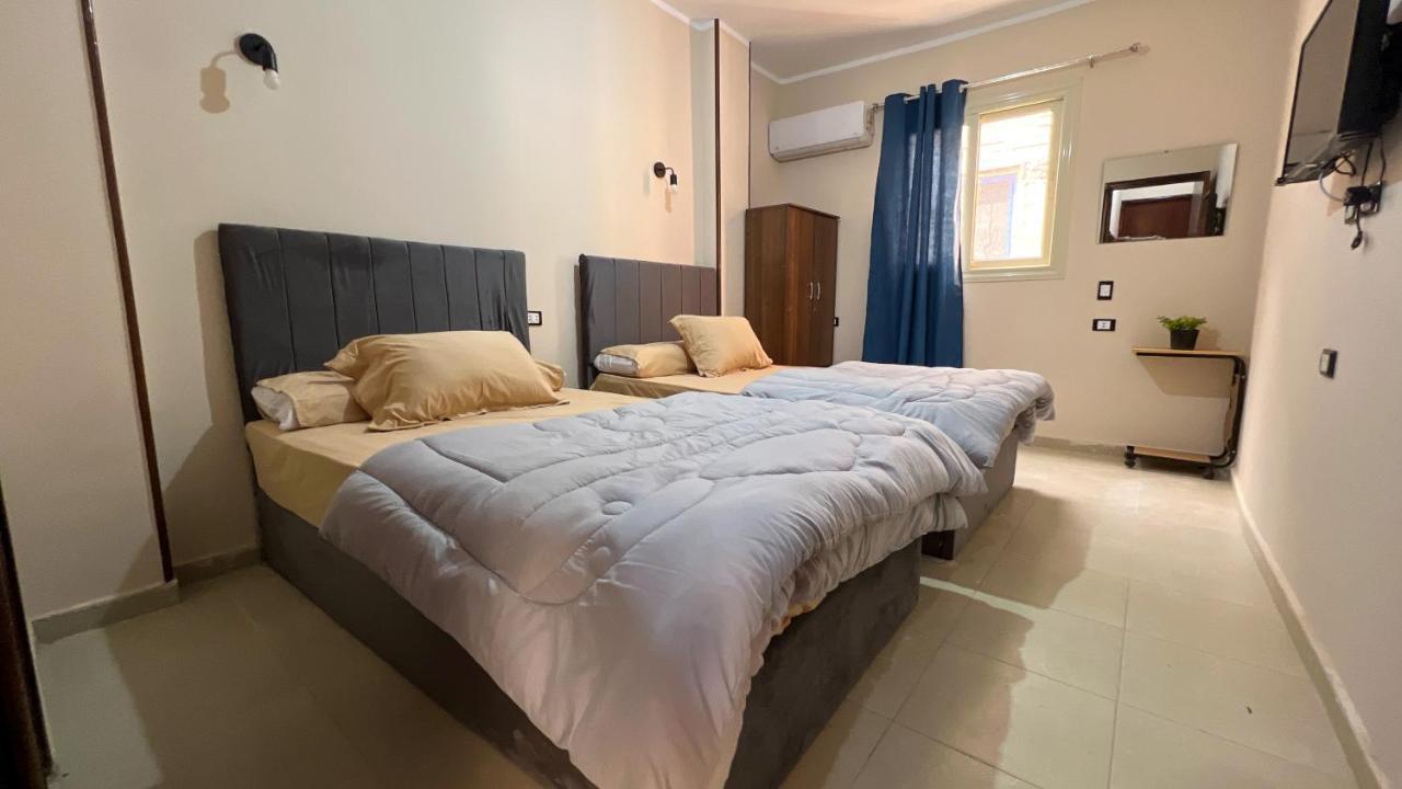 Pyramids Road Guest House Cozy Rooms And Rooftop Breakfast With The Pyramids View Nazlet el-Sîsi Zewnętrze zdjęcie
