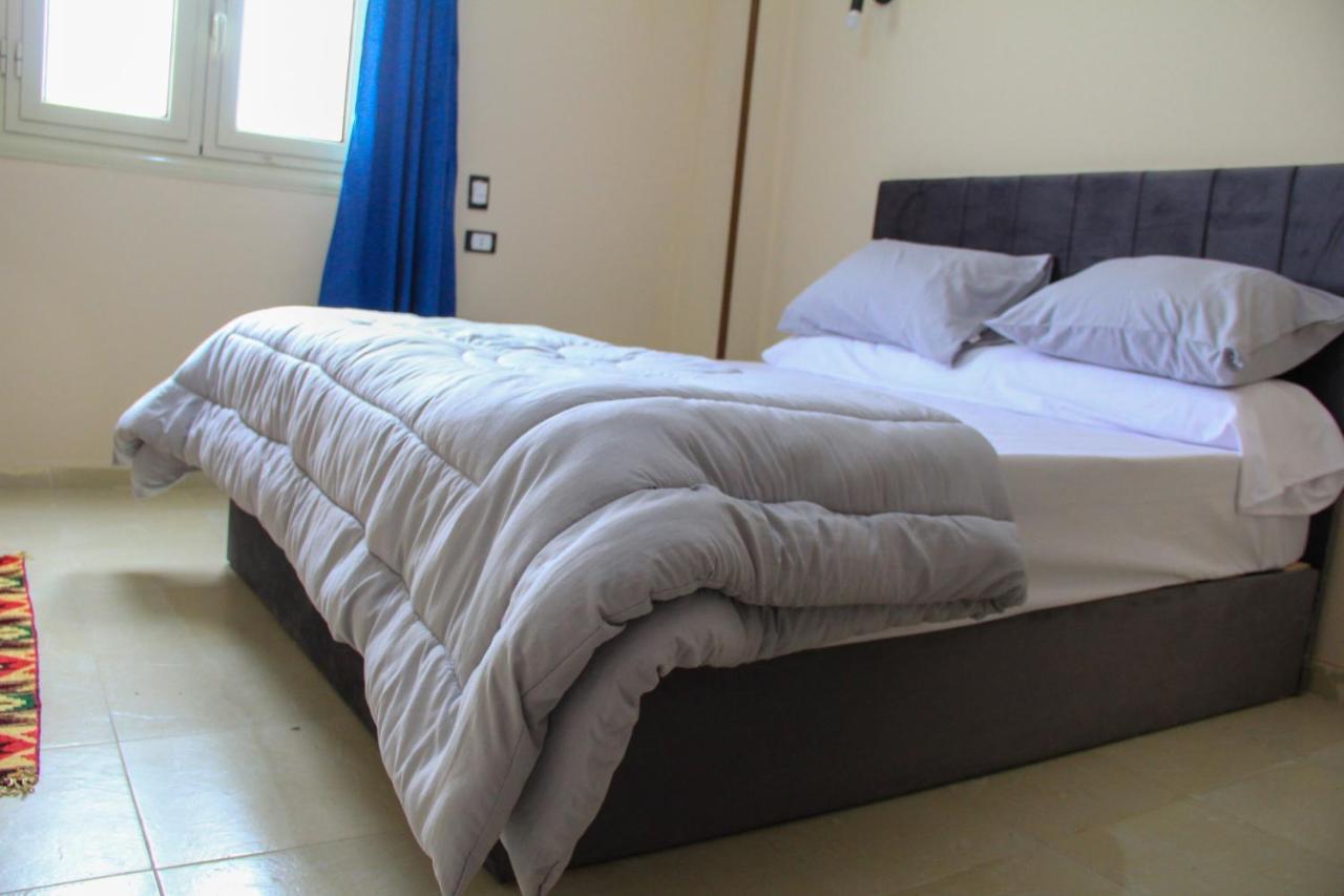 Pyramids Road Guest House Cozy Rooms And Rooftop Breakfast With The Pyramids View Nazlet el-Sîsi Zewnętrze zdjęcie