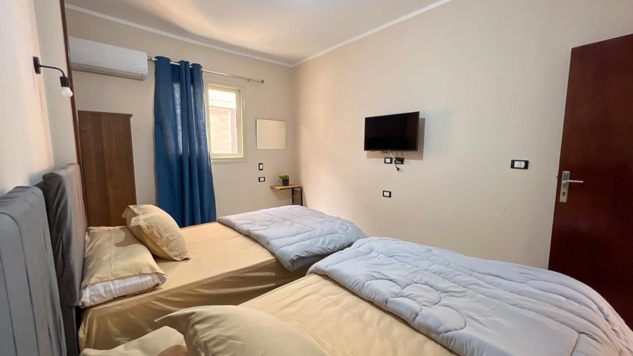 Pyramids Road Guest House Cozy Rooms And Rooftop Breakfast With The Pyramids View Nazlet el-Sîsi Zewnętrze zdjęcie