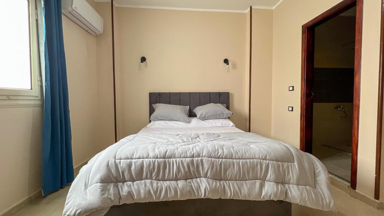 Pyramids Road Guest House Cozy Rooms And Rooftop Breakfast With The Pyramids View Nazlet el-Sîsi Zewnętrze zdjęcie