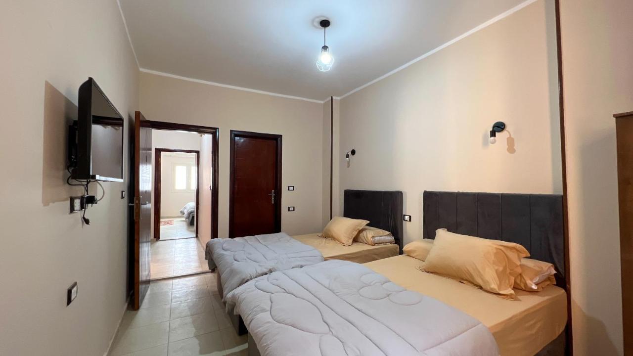 Pyramids Road Guest House Cozy Rooms And Rooftop Breakfast With The Pyramids View Nazlet el-Sîsi Zewnętrze zdjęcie