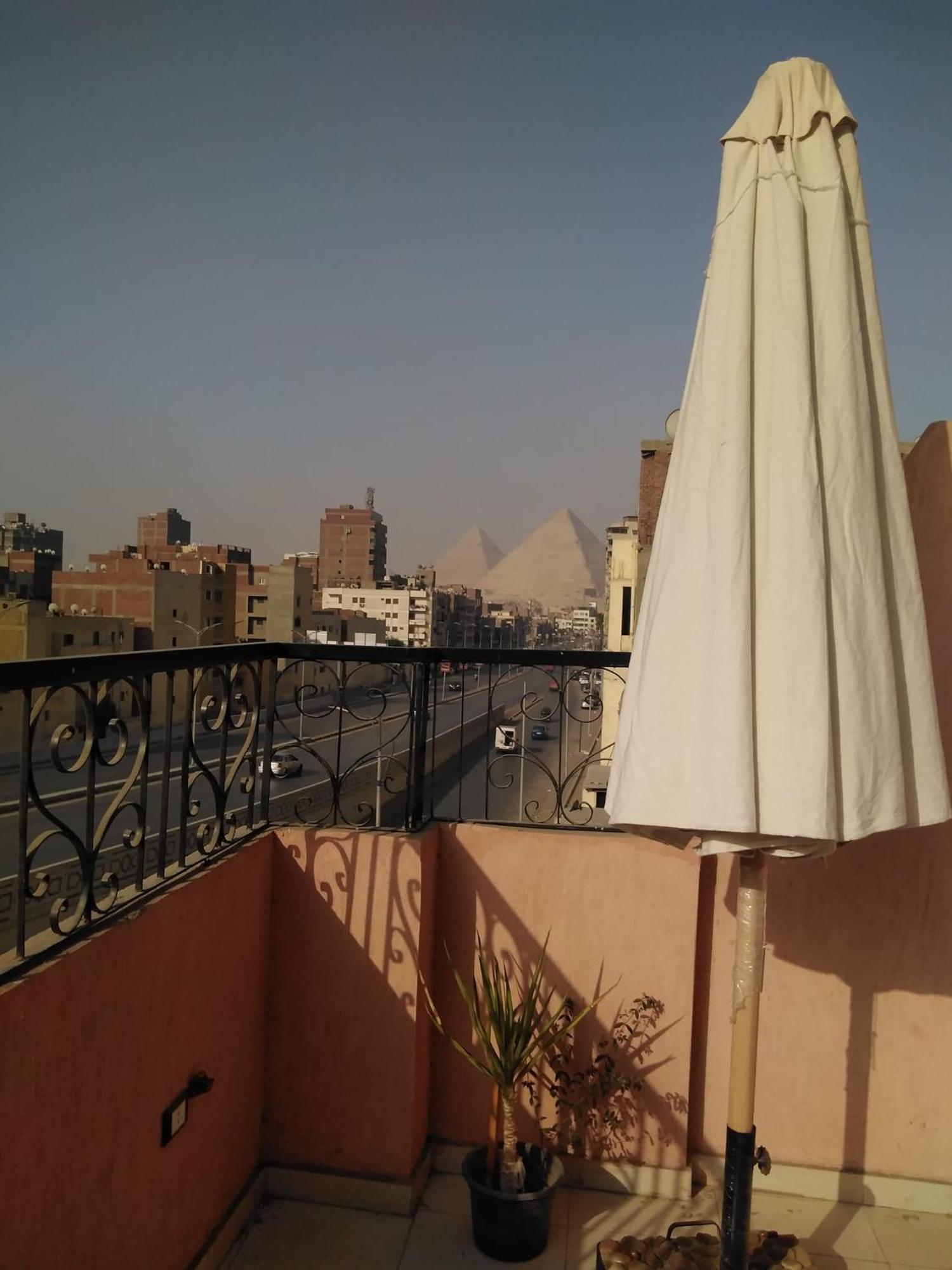 Pyramids Road Guest House Cozy Rooms And Rooftop Breakfast With The Pyramids View Nazlet el-Sîsi Zewnętrze zdjęcie