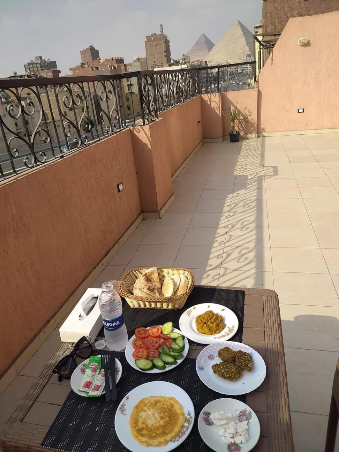 Pyramids Road Guest House Cozy Rooms And Rooftop Breakfast With The Pyramids View Nazlet el-Sîsi Zewnętrze zdjęcie