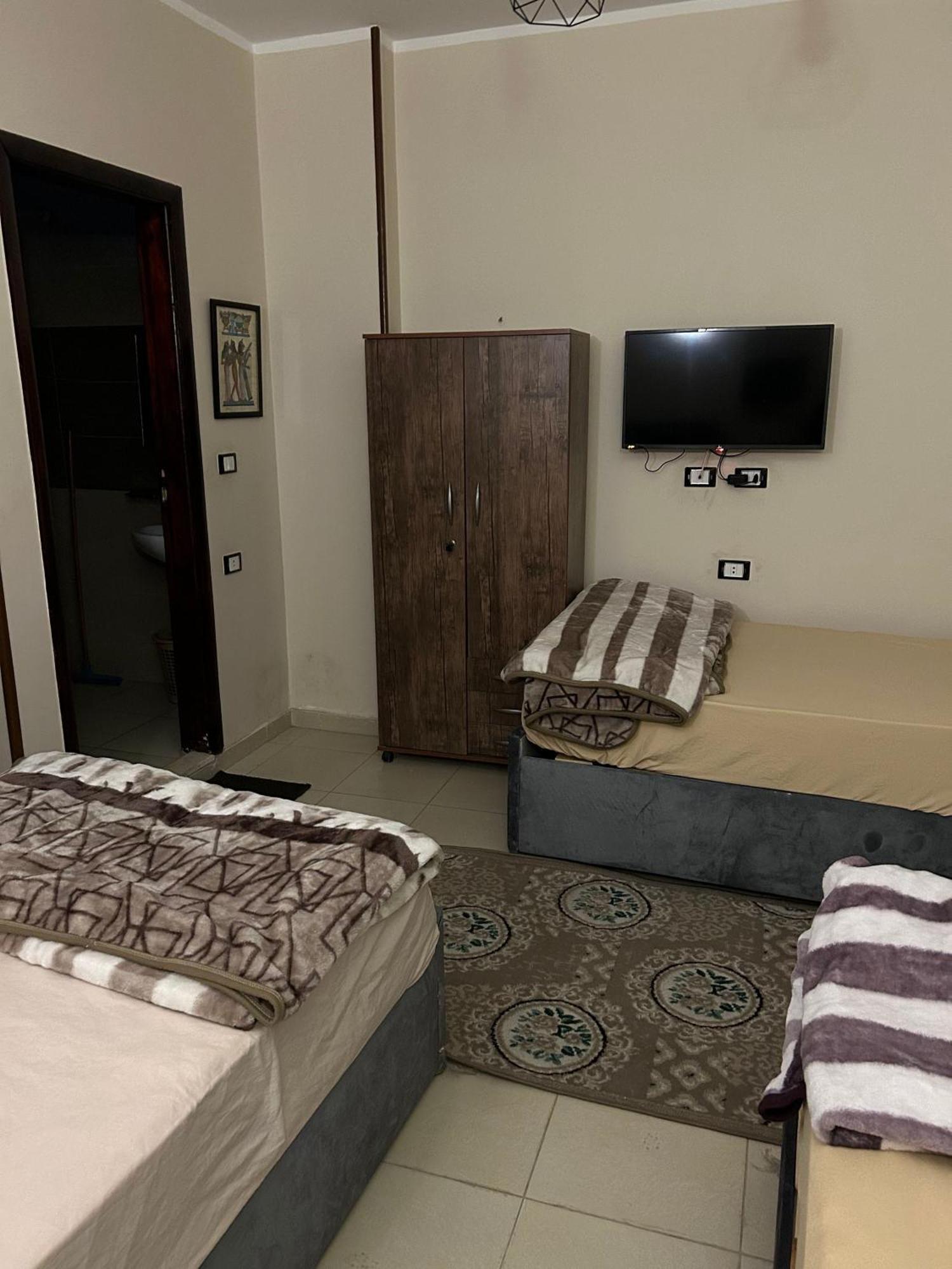 Pyramids Road Guest House Cozy Rooms And Rooftop Breakfast With The Pyramids View Nazlet el-Sîsi Zewnętrze zdjęcie