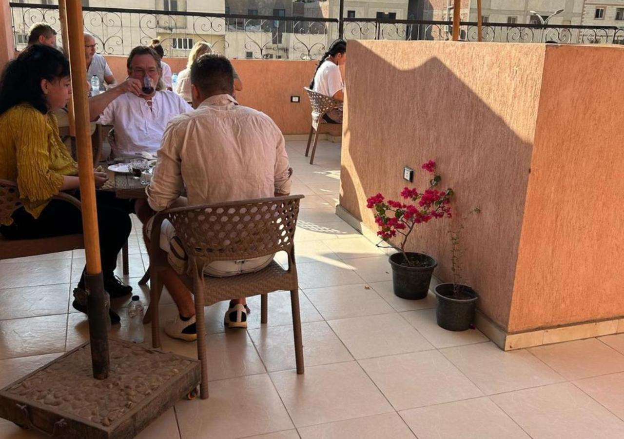Pyramids Road Guest House Cozy Rooms And Rooftop Breakfast With The Pyramids View Nazlet el-Sîsi Zewnętrze zdjęcie