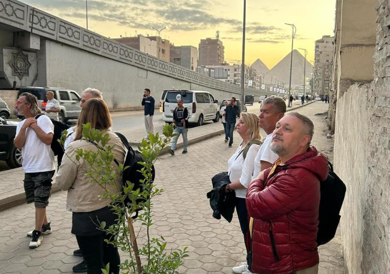 Pyramids Road Guest House Cozy Rooms And Rooftop Breakfast With The Pyramids View Nazlet el-Sîsi Zewnętrze zdjęcie