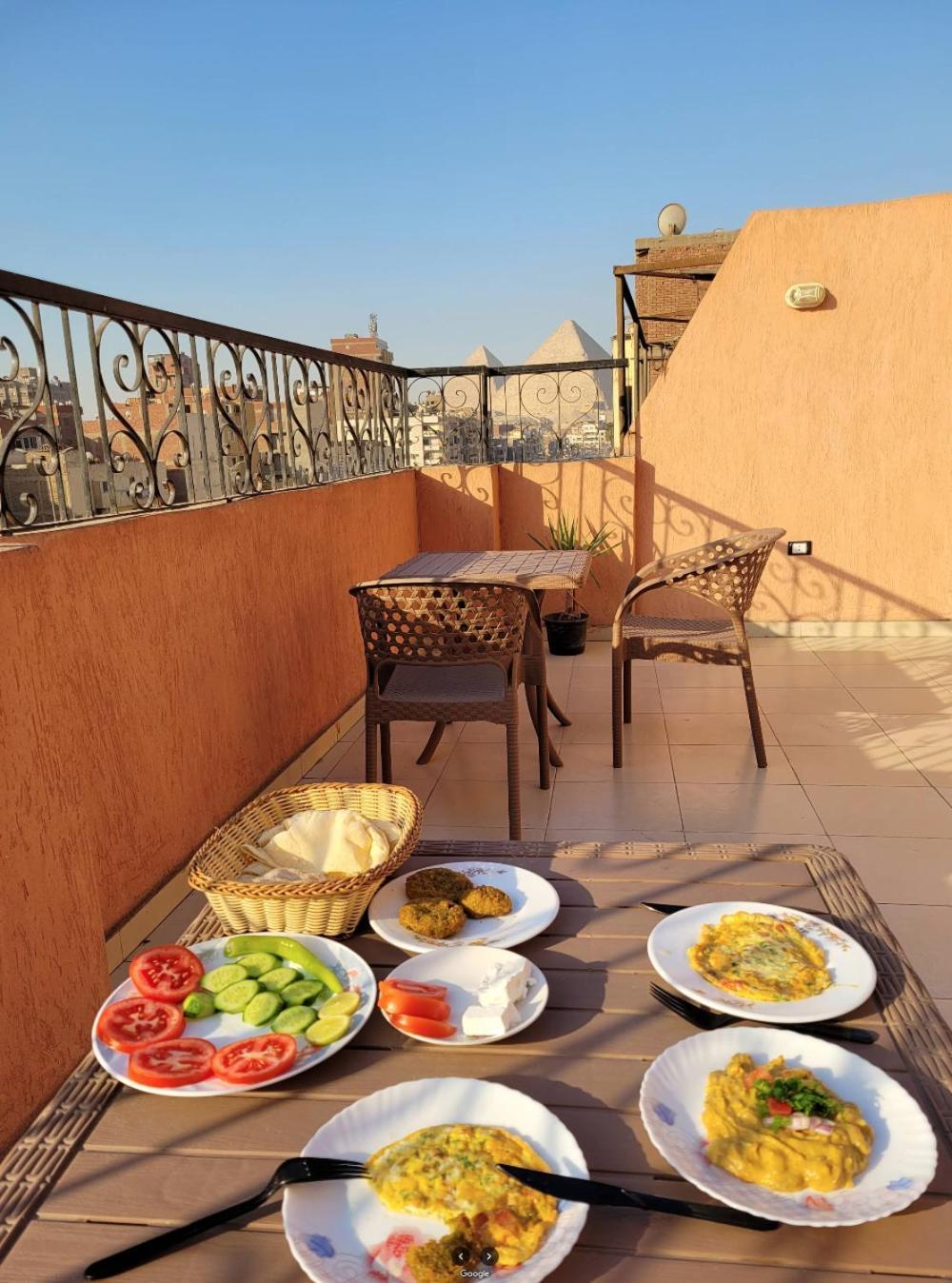 Pyramids Road Guest House Cozy Rooms And Rooftop Breakfast With The Pyramids View Nazlet el-Sîsi Zewnętrze zdjęcie